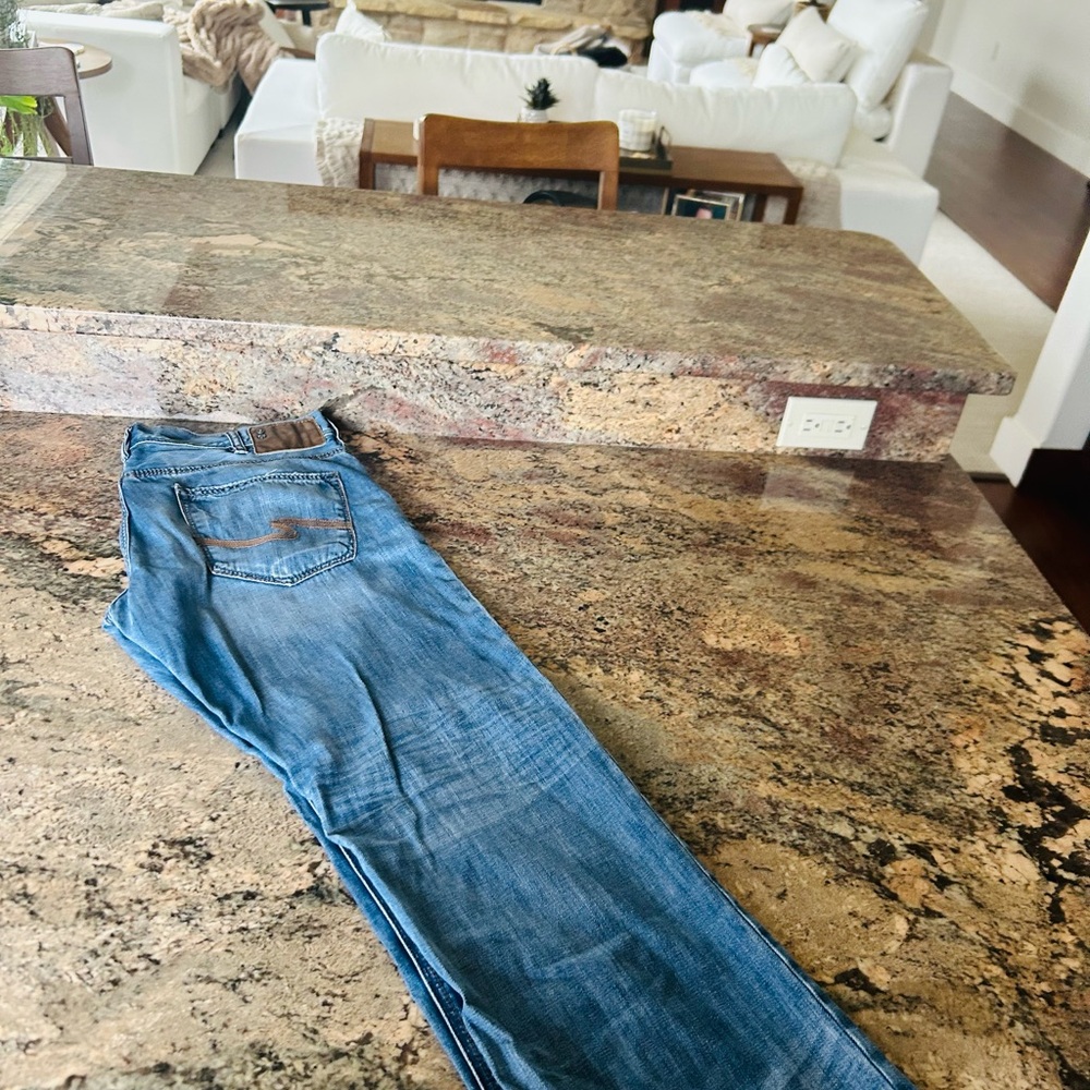 Blue Straight Jeans in Classic Medium Denim